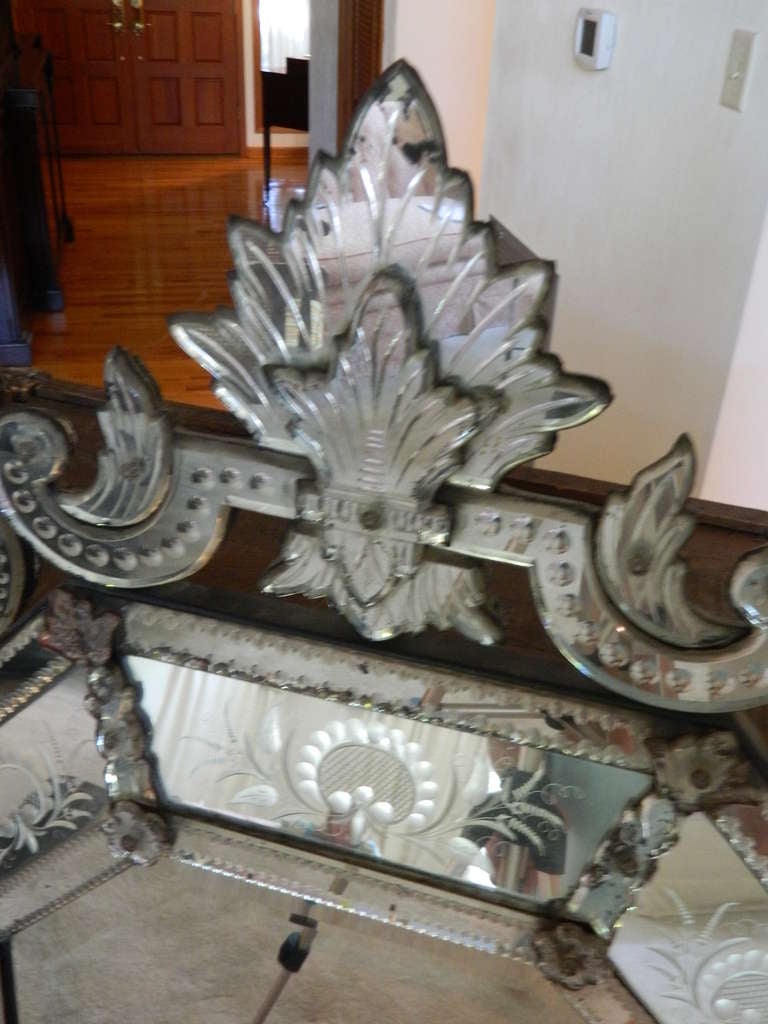 Early 20th Century Eight Sided Venetian Mirror In Excellent Condition In Savannah, GA