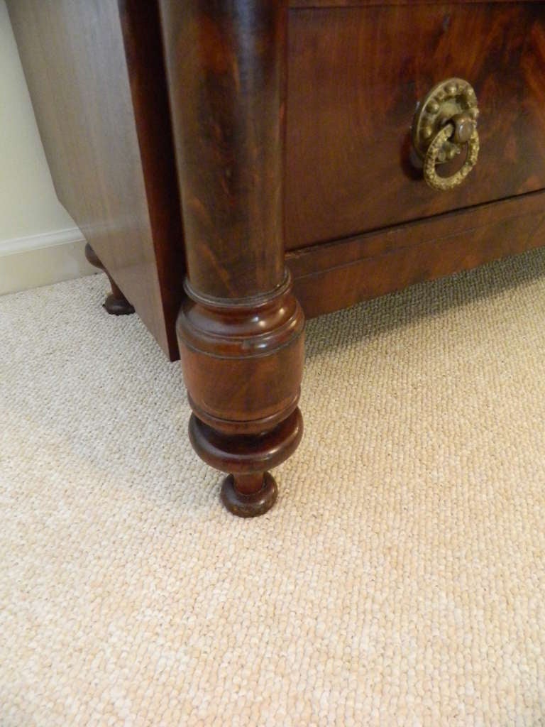 19th Century Mahogany Victorian Chest of Drawers In Excellent Condition In Savannah, GA