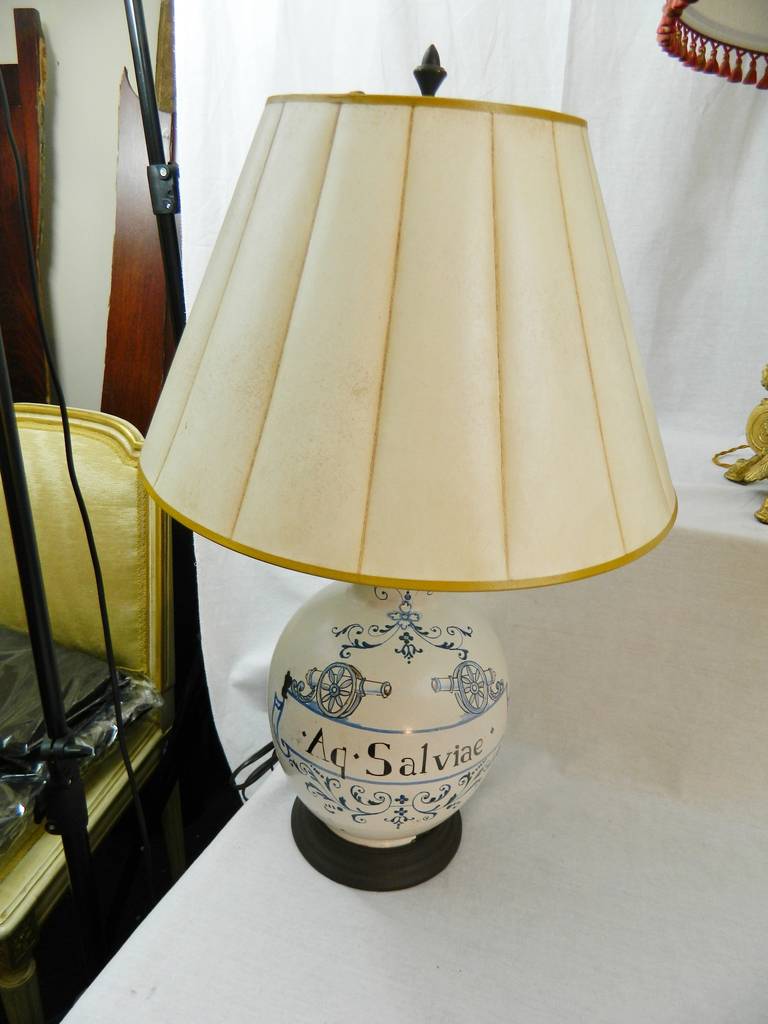 20th Century French Hand Painted Table Lamp on a Wood Base For Sale 1
