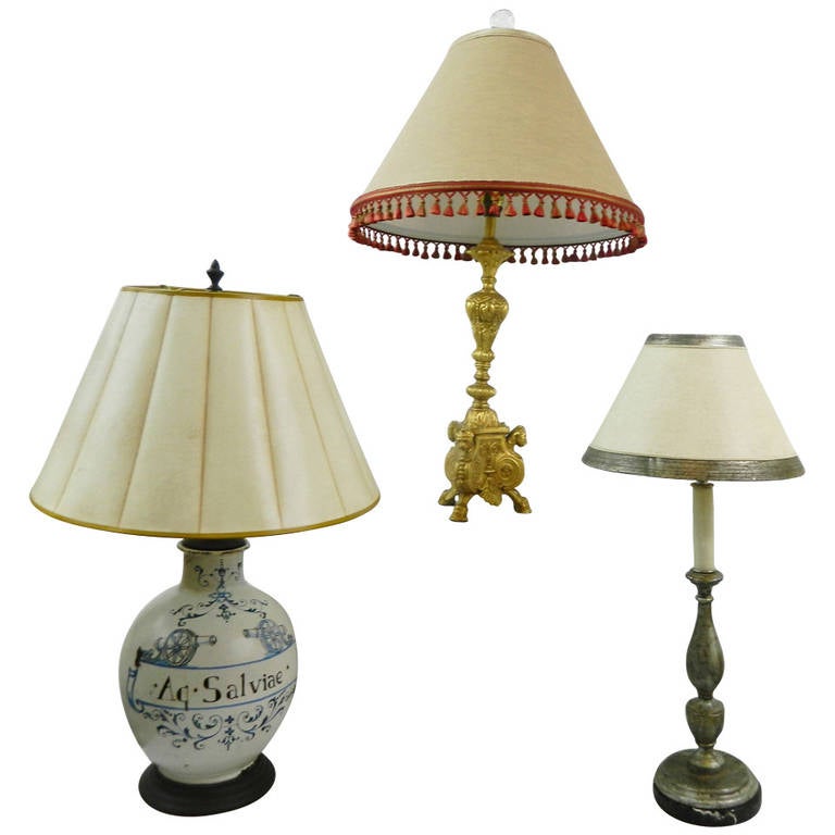 20th Century French Hand Painted Table Lamp on a Wood Base In Good Condition For Sale In Savannah, GA