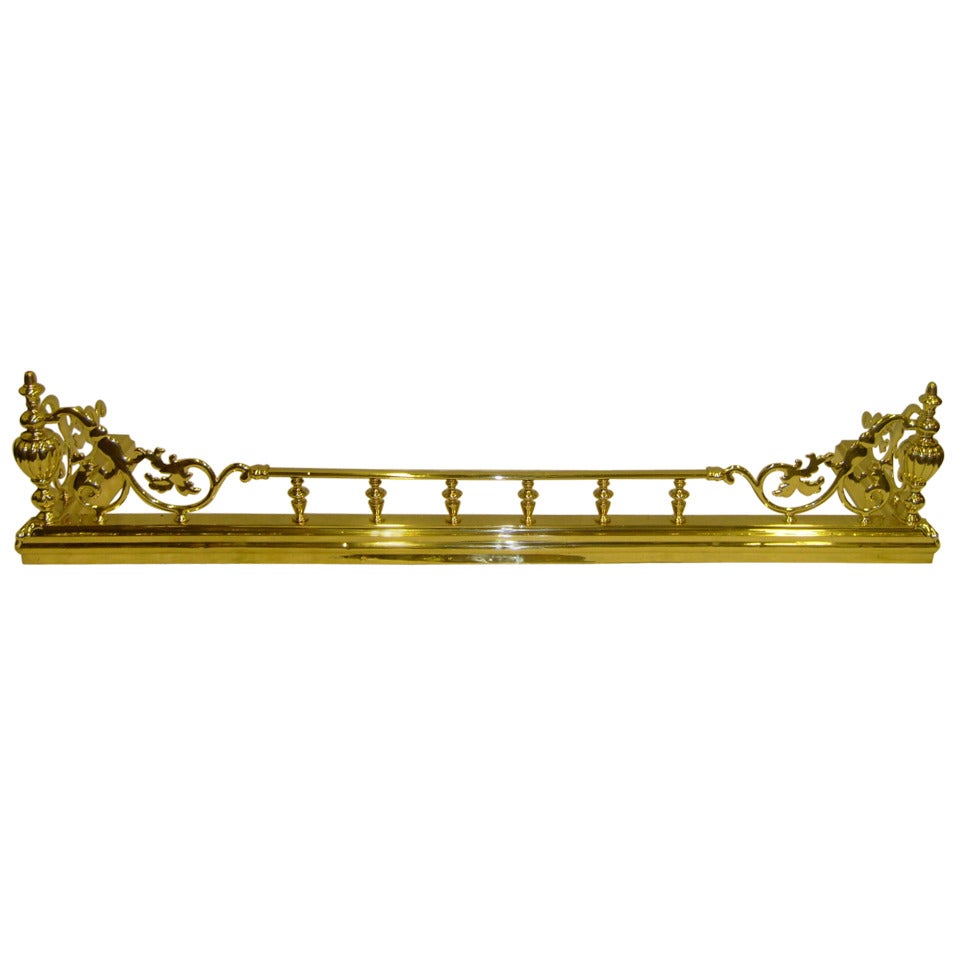 French Brass Fender with Decorative Scrolls and Columns, 19th Century For Sale