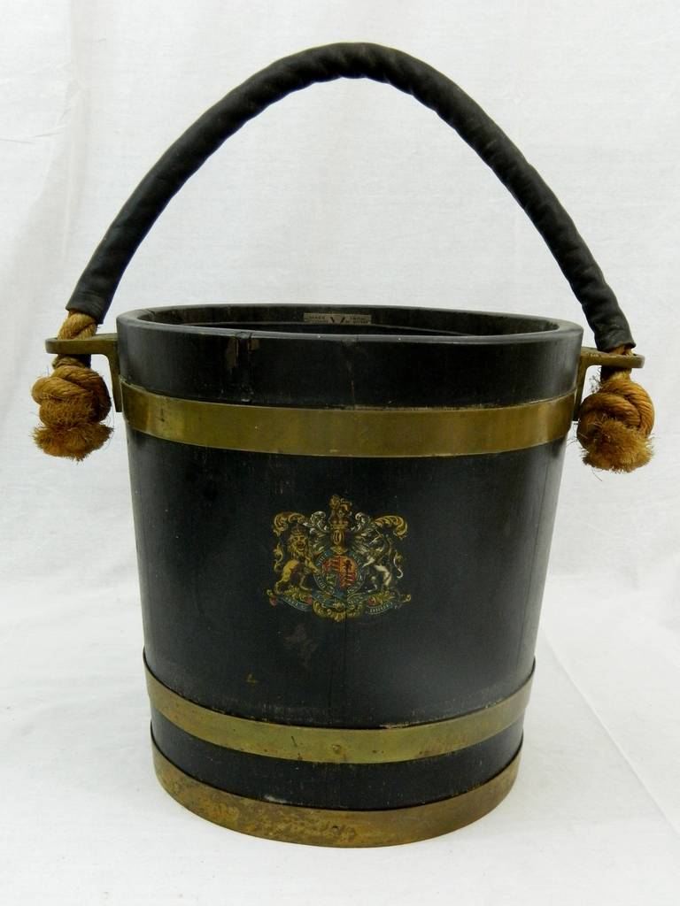 English 19th Century Peat Wood Bucket with Brass-Bound Coat of Arms Design