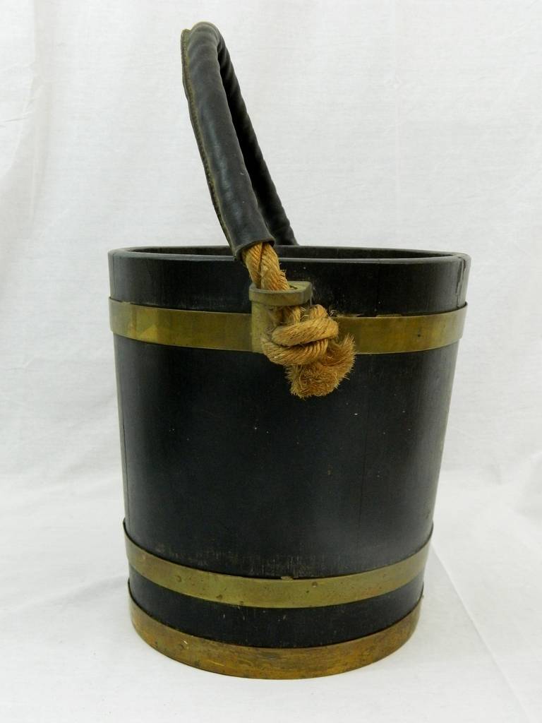 19th Century Peat Wood Bucket with Brass-Bound Coat of Arms Design 2