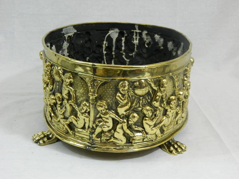 19th Century French Polished Brass Jardiniere or Oval Planter on Feet In Good Condition In Savannah, GA
