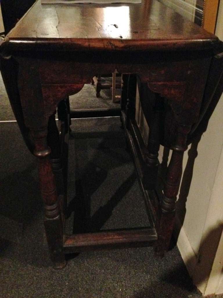 English William and Mary Style Oak Gate-Leg Table
