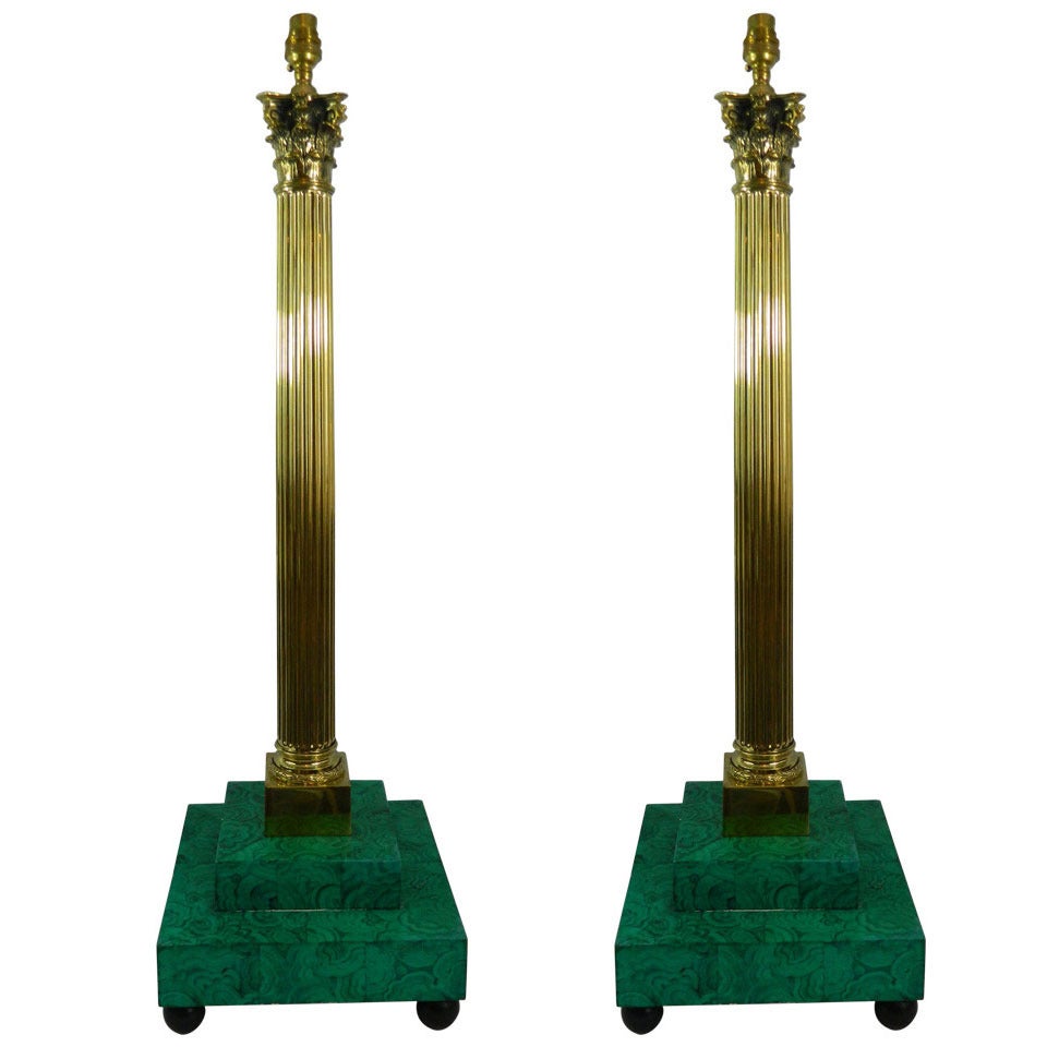 Zwei Säulenlampen aus Messing mit Malakite-Sockeln aus dem 19. Jahrhundert