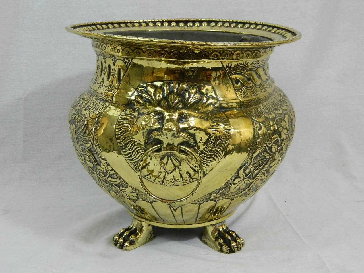 19th Century Polished Brass Large Jardiniere or Planter with Original Liner For Sale 3