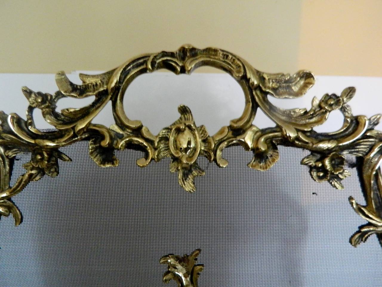 French Polished Brass Fire Screen Adorned with a Center Shell, 19th Century 2