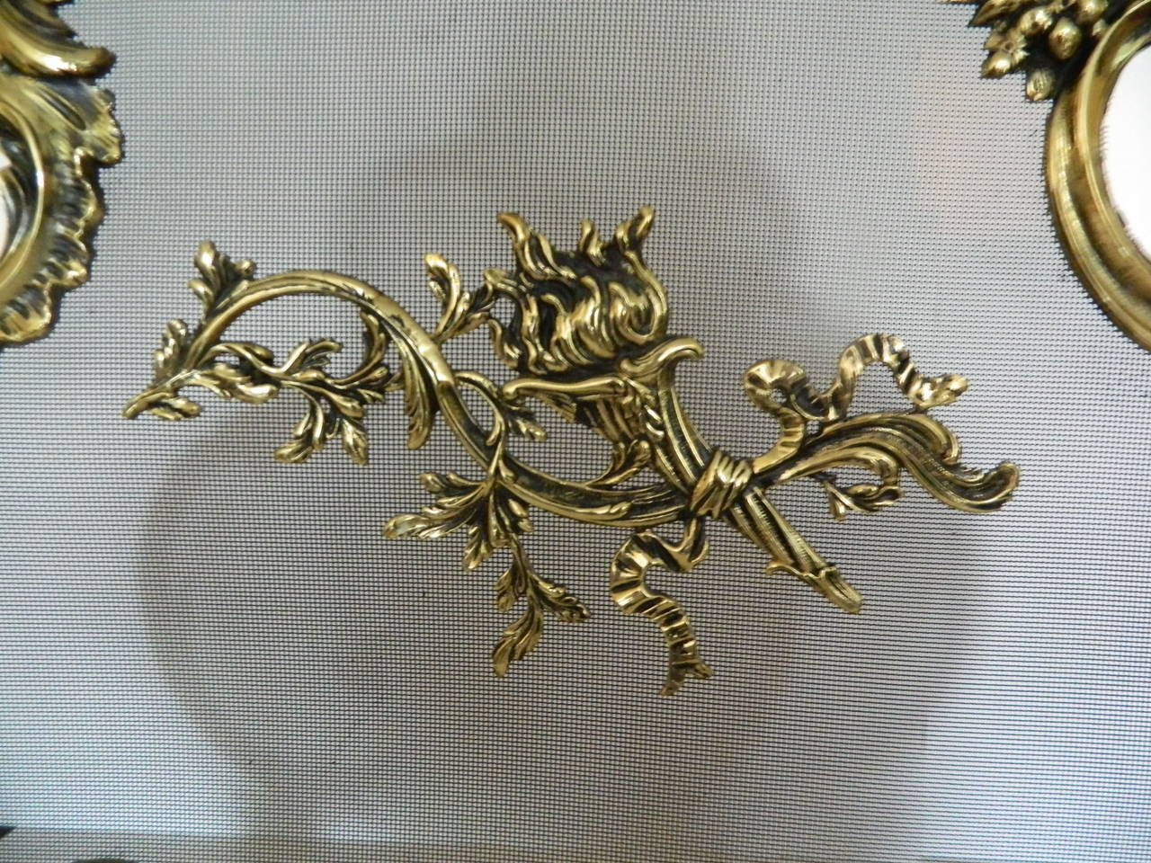 French Brass Fire Screen Adorned with a Fire Cheriot, 19th Century For Sale 2