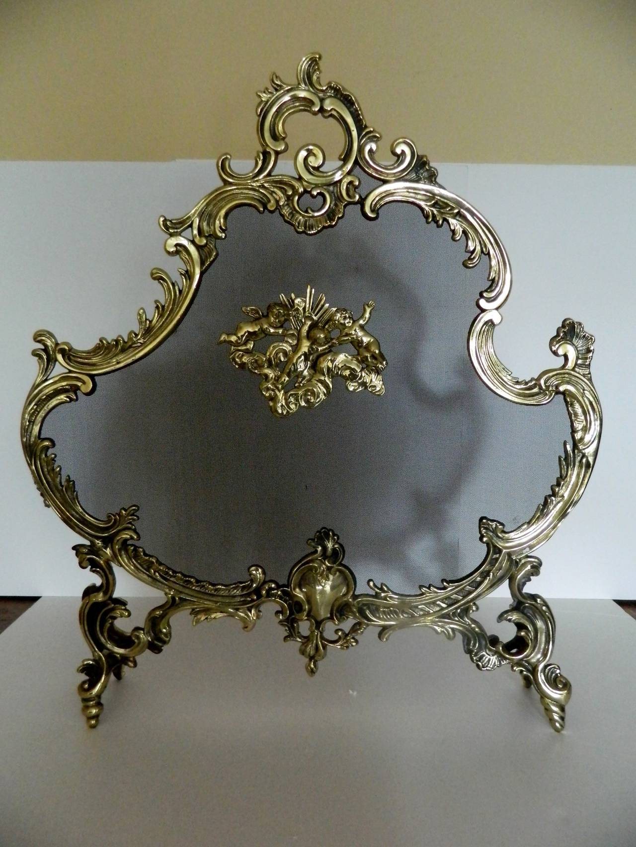 19th Century French Polished Brass Fire Screen Adorned with Cherubs in the Center.  Professionally cleaned and polished