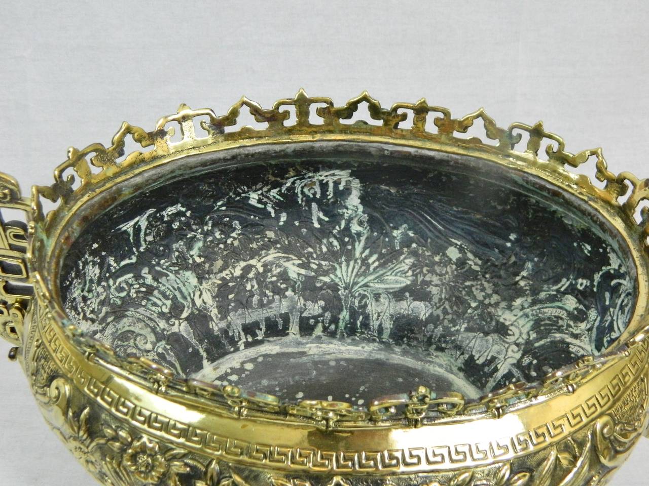 19th Century Polished Brass Jardiniere or Planter in a Chinese Style In Excellent Condition In Savannah, GA