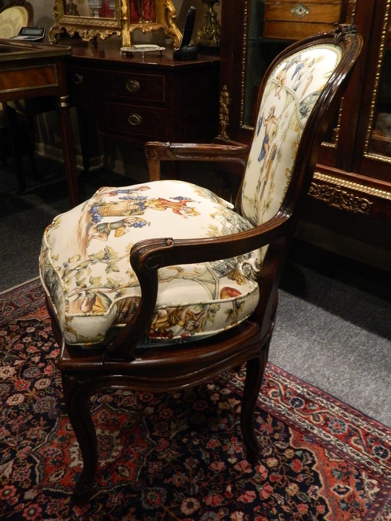 French Carved Walnut Fauteuil Chair, Circa 1840's im Zustand „Gut“ im Angebot in Savannah, GA