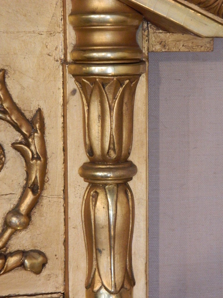 Bois doré Miroir en bois doré de style Empire suédois, début du 19ème siècle en vente