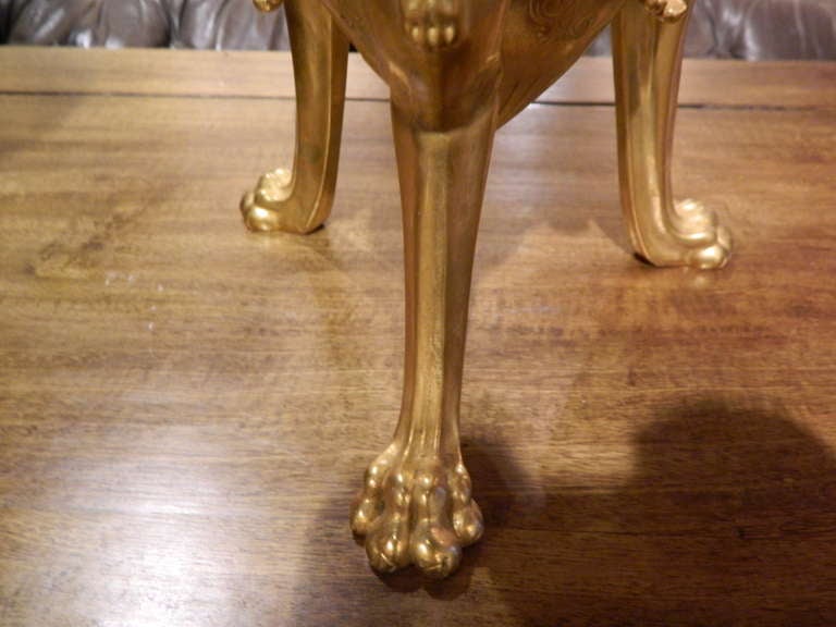 Urne néoclassique en bronze doré du XIXe siècle signée F. Levillain en vente 2