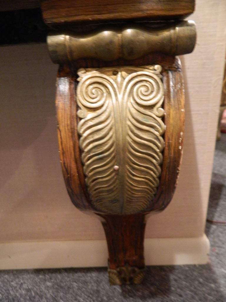 Mesa consola neoclásica de madera de palisandro con tapa de mármol y montura de ormolina, S. XIX en venta 1