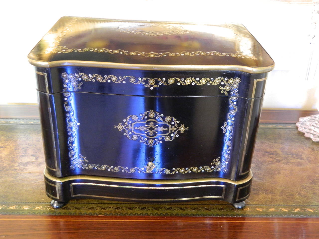 French Boulle and Brass Inlay Tantalus Set or Liquor Cabinet, circa 1870 1