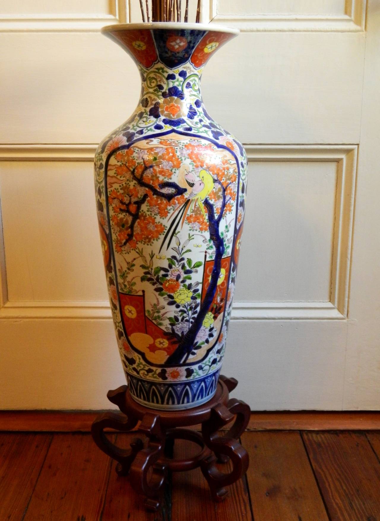 Imari Porcelain Palace Urn or Vase on Wood Stand, Late 19th Century In Excellent Condition In Savannah, GA