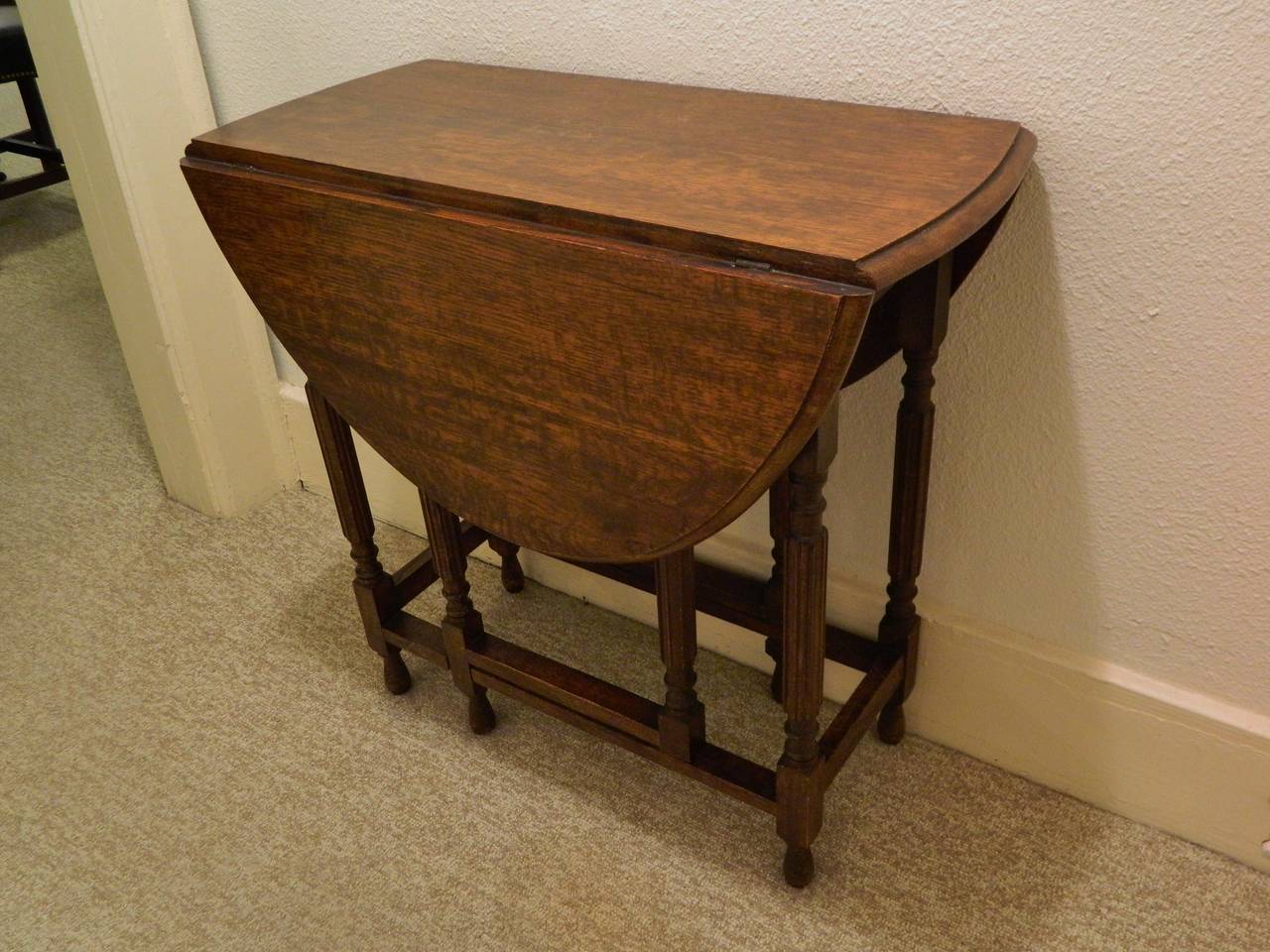 English Oak Gate Leg Table, 19th Century In Excellent Condition In Savannah, GA