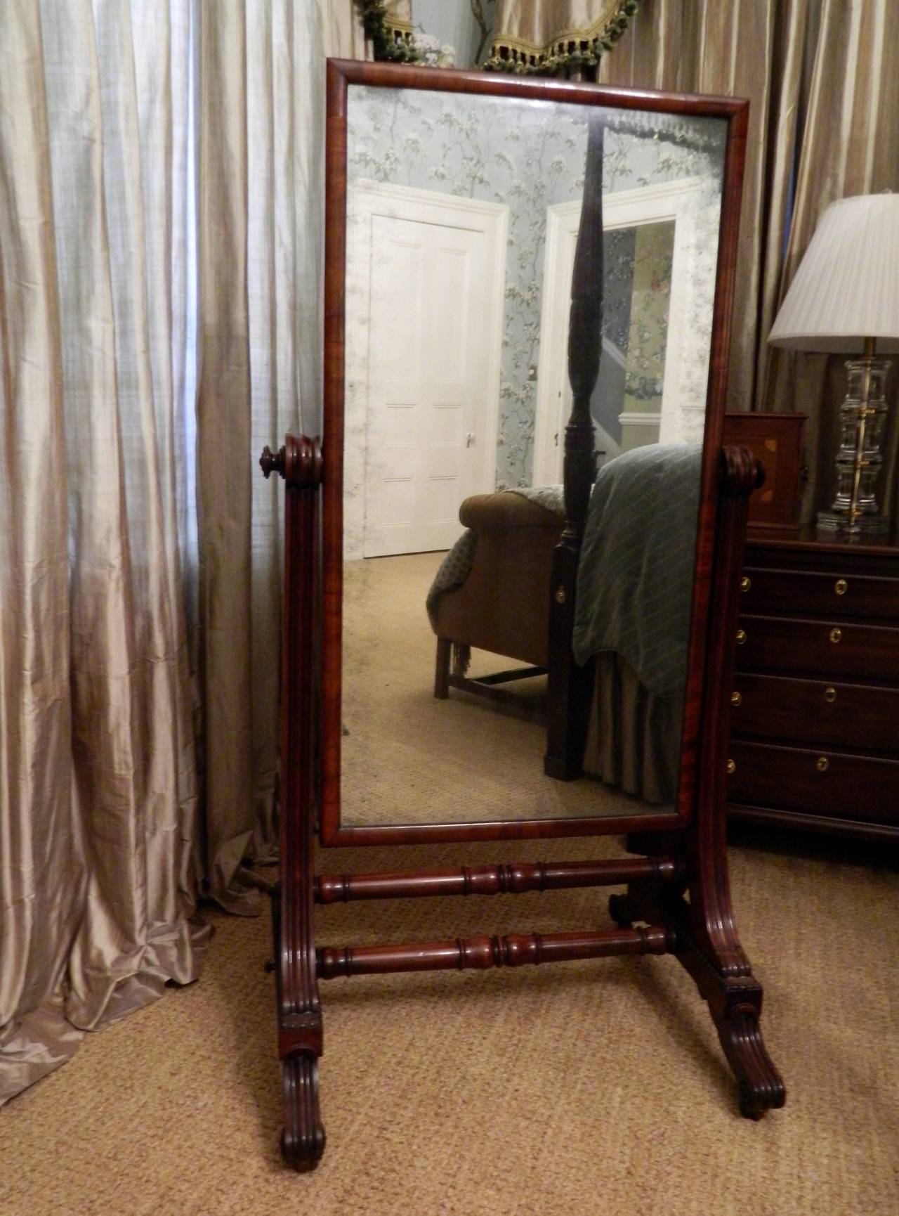George III English Mahogany Cheval Mirror on Casters, 19th Century In Excellent Condition In Savannah, GA