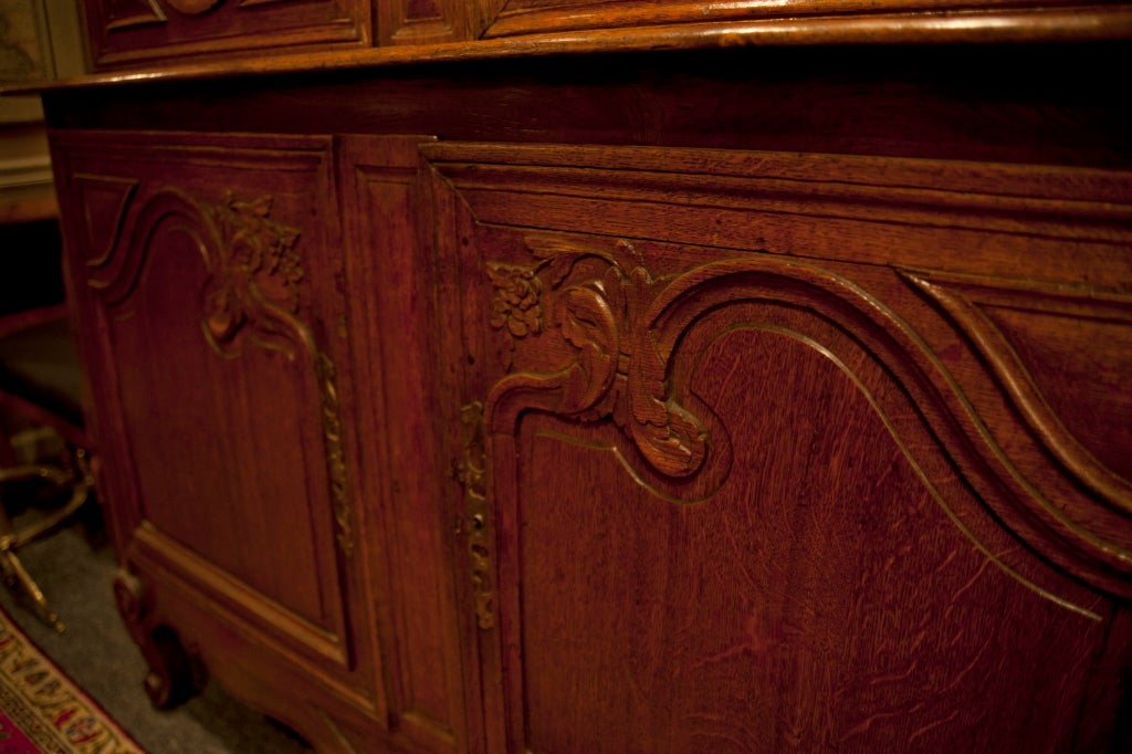 Louis XVI oak buffet a deux corps or Cabinet, 18th Century In Good Condition For Sale In Savannah, GA