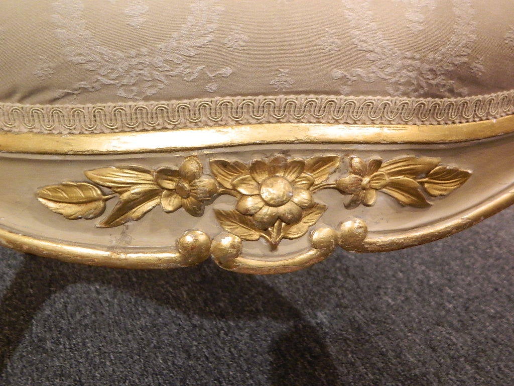 Paire de fauteuils Napoléon III peints et dorés, 19ème siècle en vente 2