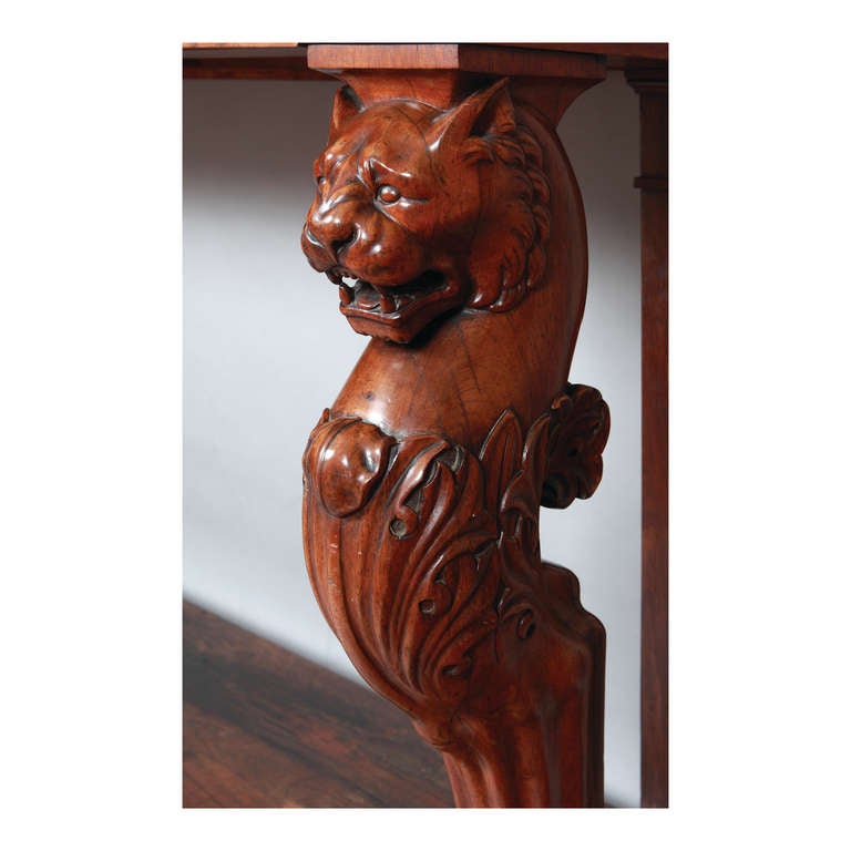 Sideboard With Monopodia