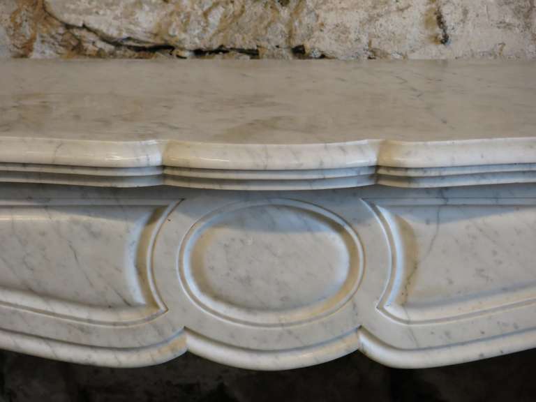 19th Century French Louis XV Pompadour Style Fireplace in White Marble - 19thC Paris, France