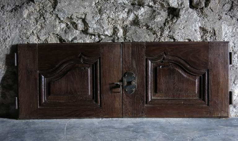 A French Louis XV period cupboard in oak (wood) hand carved 18th century in France. Original lock.

