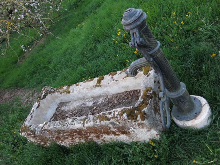 French Fountain in Limestone and Iron Water-Pump, 19th Century, France In Distressed Condition For Sale In LOS ANGELES, CA