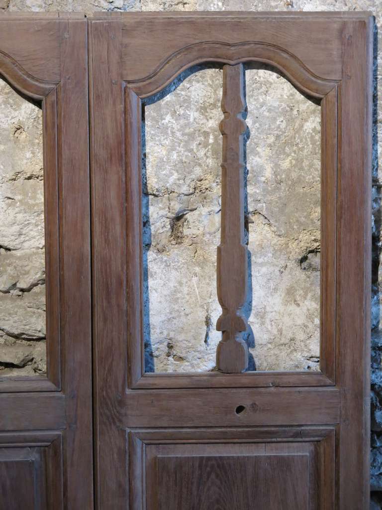 French Chapel Presbytere Louis XIV Period Double Doors in Oak circa 1700s France In Good Condition For Sale In LOS ANGELES, CA