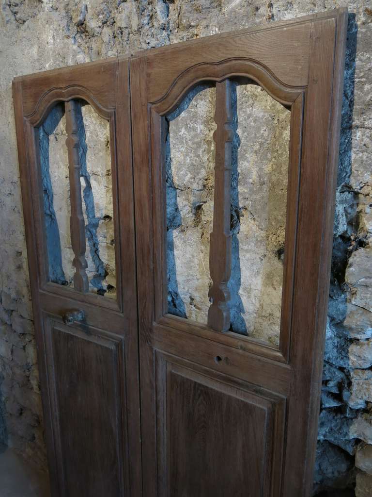 French Chapel Presbytere Louis XIV Period Double Doors in Oak circa 1700s France For Sale 4