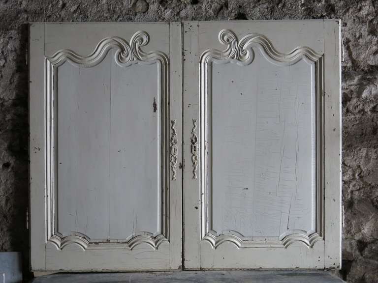 A French Louis XV Period Doors (pair: used for a cupbord).
Oak (wood) handcrafted circa 1730s from Paris-France.

Beautiful symmetric scroll sculpted on the top of each door.
More infos on demand.
.'.