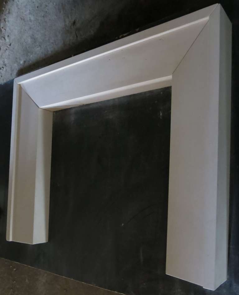 French Contemporary Style Fireplace Handcrafted in Limestone, France In Good Condition For Sale In LOS ANGELES, CA