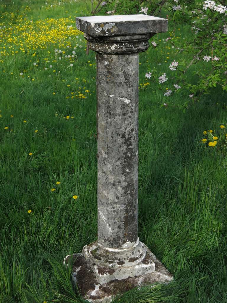 Roman Style Column Handcrafted in Limestone, France, circa 1800 For Sale 1