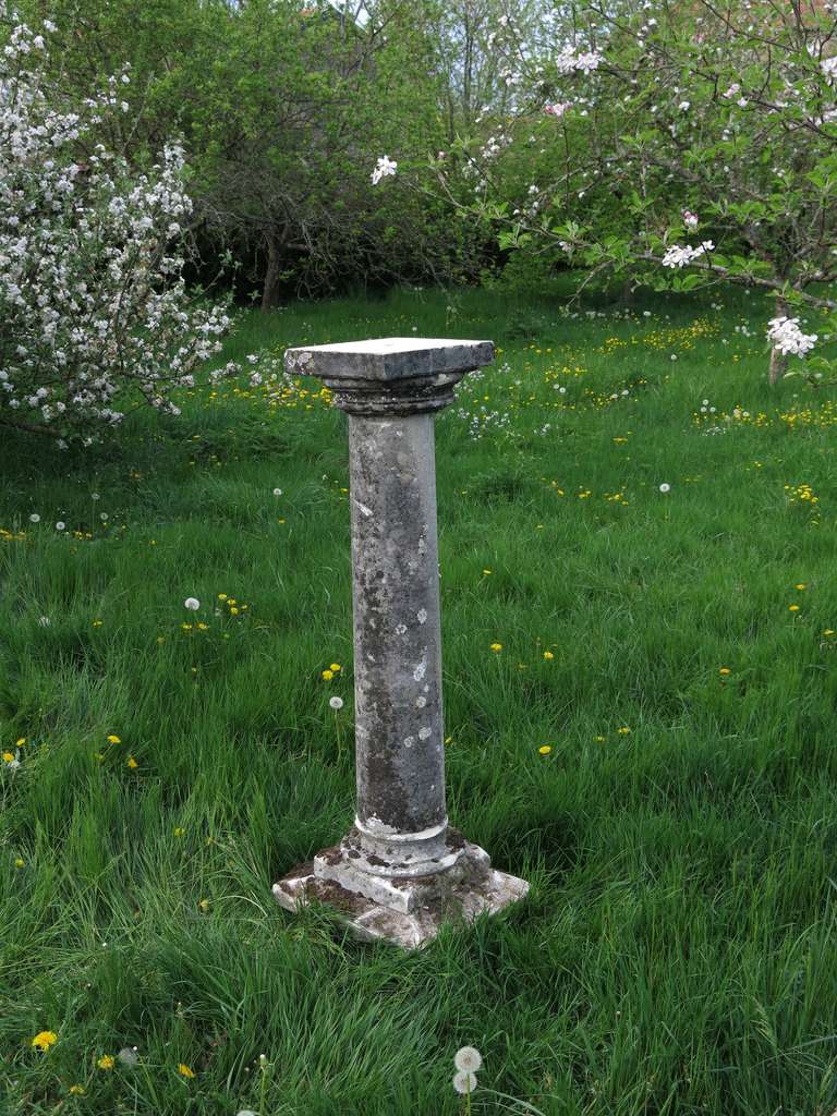 19th Century Roman Style Column Handcrafted in Limestone, France, circa 1800 For Sale