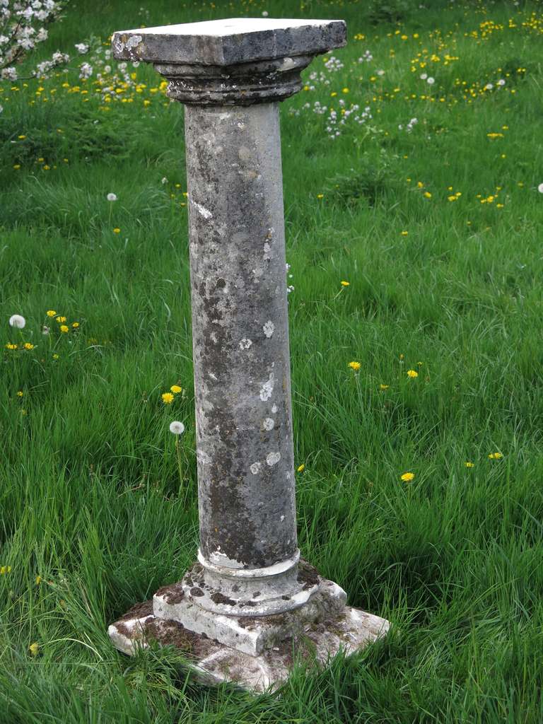 A French antique column handcrafted in limestone, circa 1800 from France.
Great quality of Art Work from Roman style. Original patina.
Extra-dimensions:
Base width 22.9 inches x depth 19.7 inches.
Top width 15 inches x depth 15 inches.
 