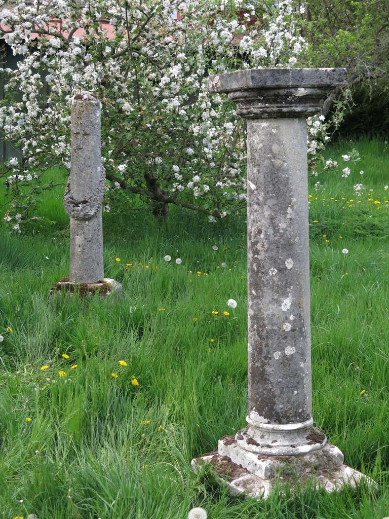 French Roman Style Column Handcrafted in Limestone, France, circa 1800 For Sale