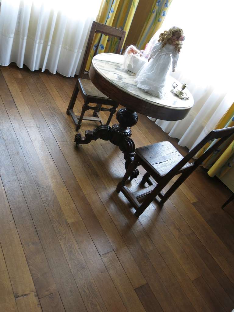 A French Antique Floor in Wood-French Oak Handmade Circa 1750s in Paris-France.

Great quality of oak, straight cut.
We have a large selection of French Antique Floors as oak.

Herringbone parquet / flooring tip / parquet de Versailles /