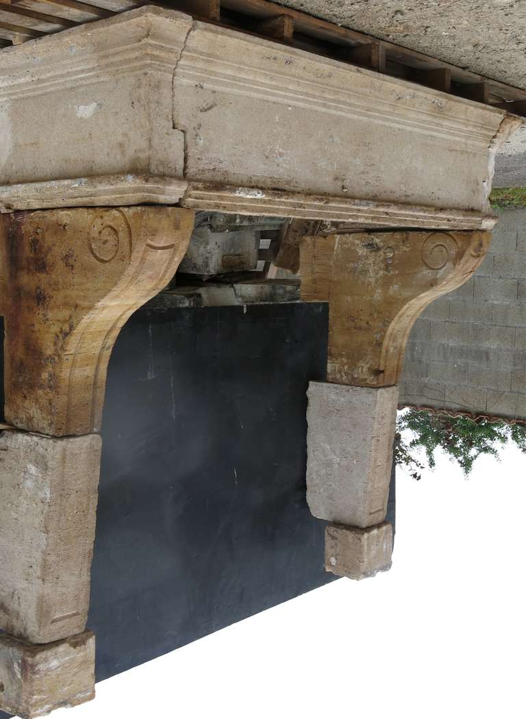 French Antique Louis XIII Style Fireplace in Limestone, France, circa 1650s For Sale 1
