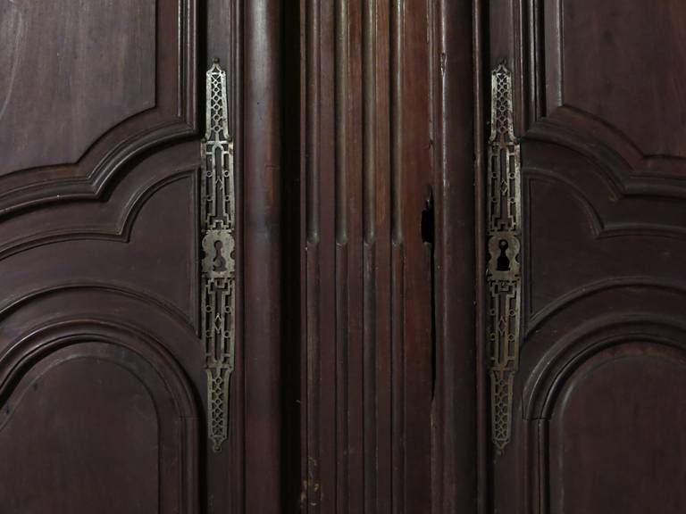 French Louis XV Period Doors in Wood circa 1730s France In Good Condition For Sale In LOS ANGELES, CA