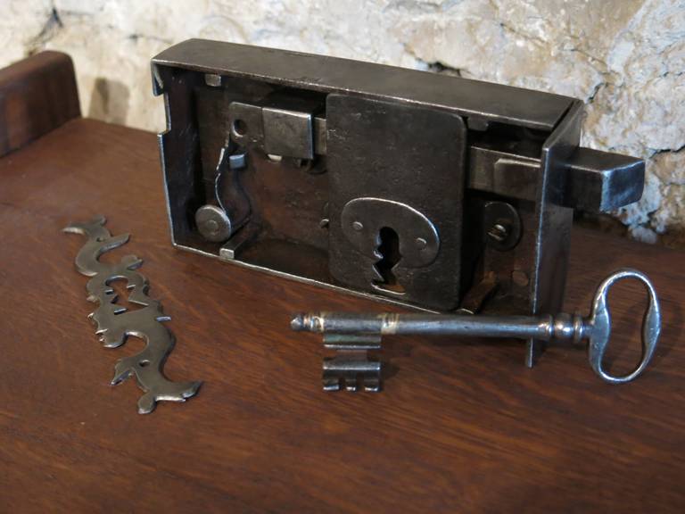 An unique French ancient original door-lock, with its original key and its original back door fitting (for entrance key).

It was handmade in iron circa 1750s from Paris, France. It has been cleaned and it is ready for use.

Dimensions:
Key: