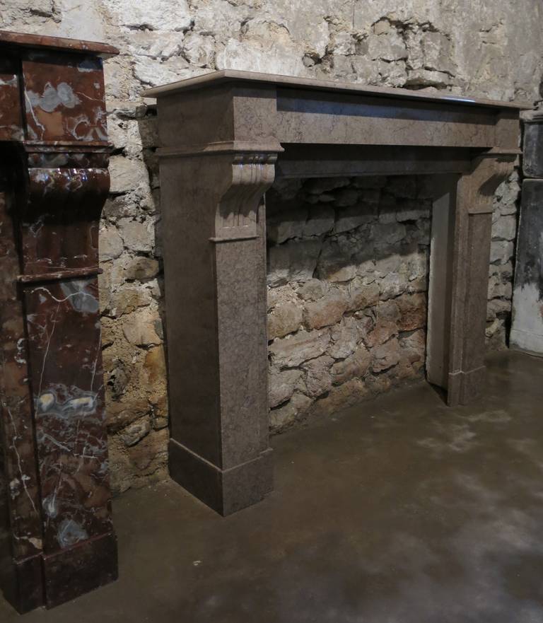 Cheminée française ancienne en marbre taupe de Paris, France  vers les années 1880 3