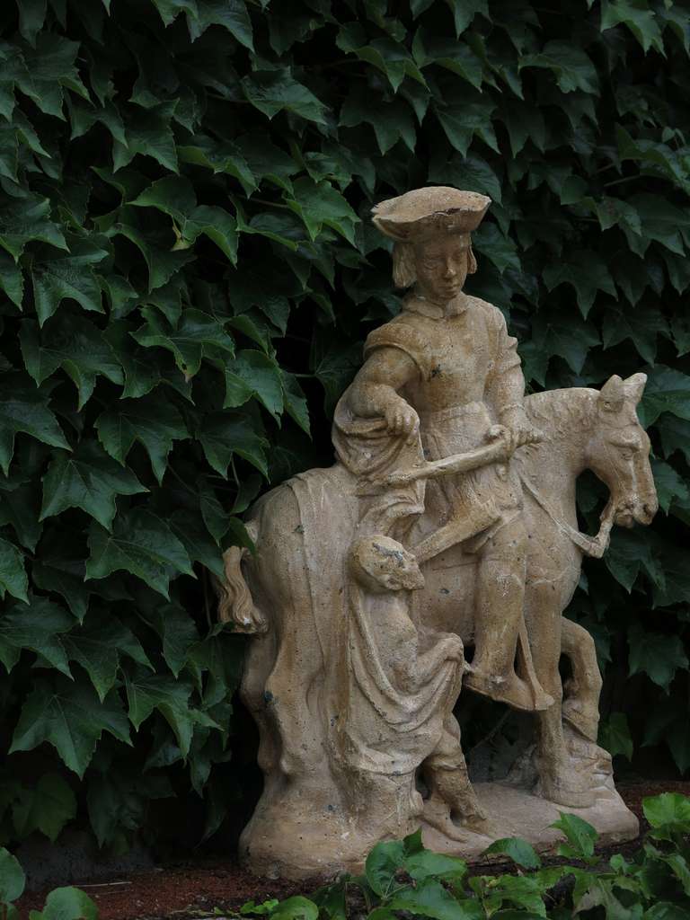 *Saint-Martin Statue “Patron Saint of Soldiers and Vintners” from