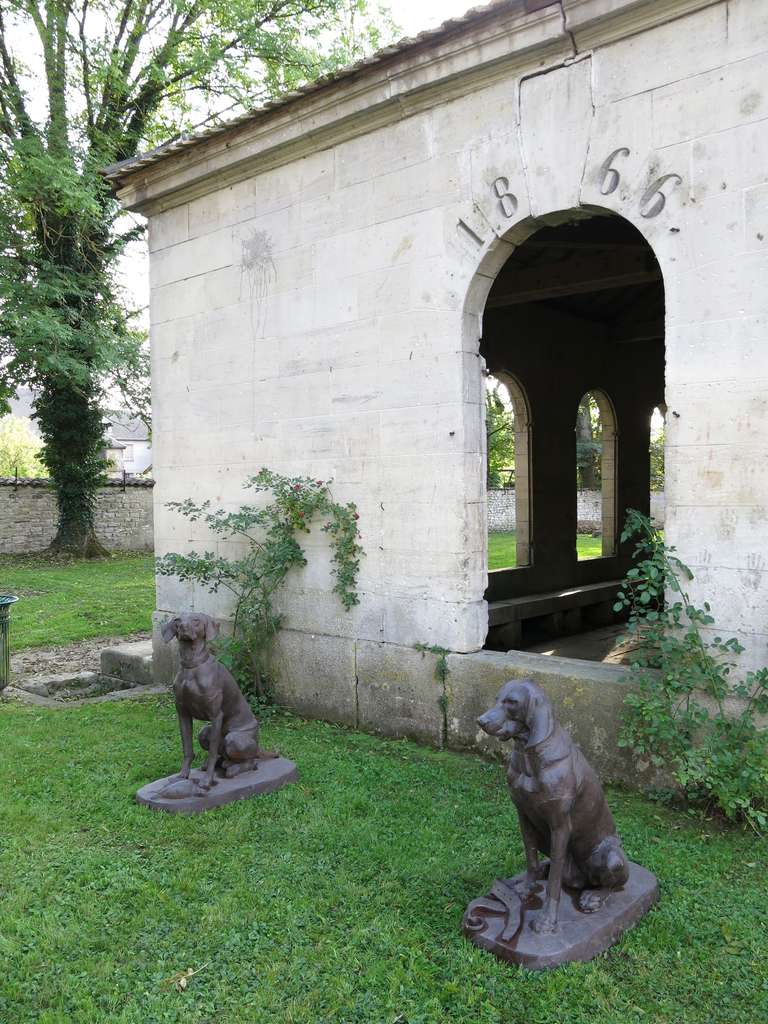 Val D'Osne French Style Statues in Iron 20th Century 3