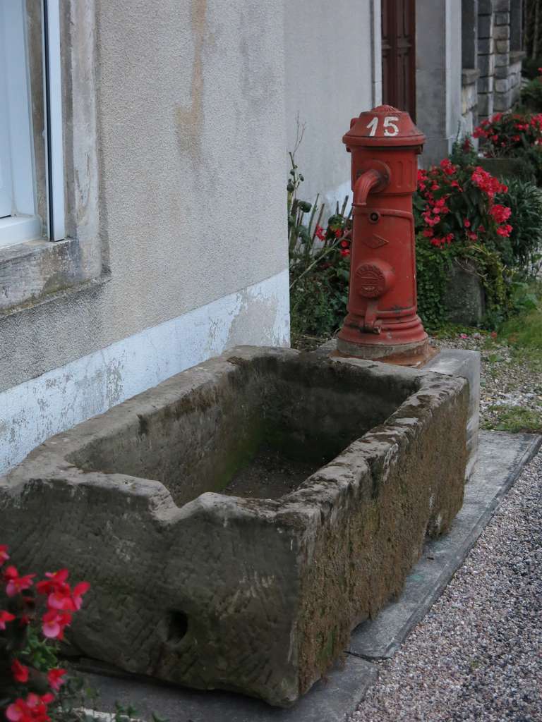 Rare village fountain-hydrant (basin in stone from 18th century and hydrant in iron from 1900s) from France.
   
 