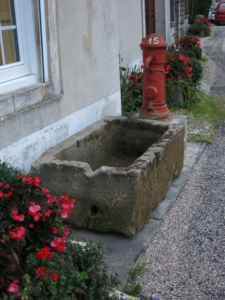 Fountain with Hydrant from France in Stone and Solid Iron, 19th Century, France For Sale 3