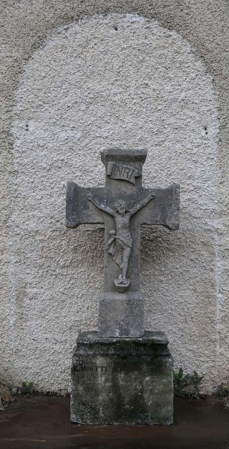 Louis XV Winery Cross in Limestone from France, Symbolic, 18th Century For Sale