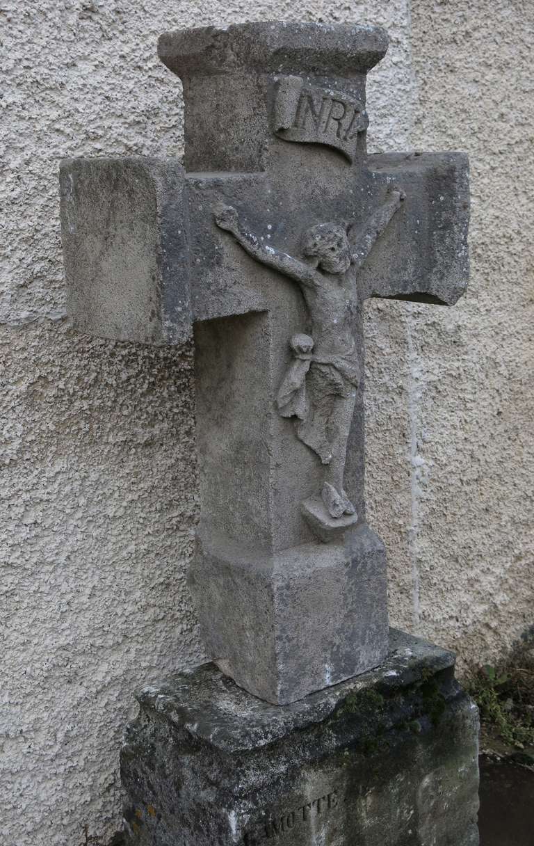 Winery Cross in Limestone from France, Symbolic, 18th Century In Good Condition For Sale In LOS ANGELES, CA