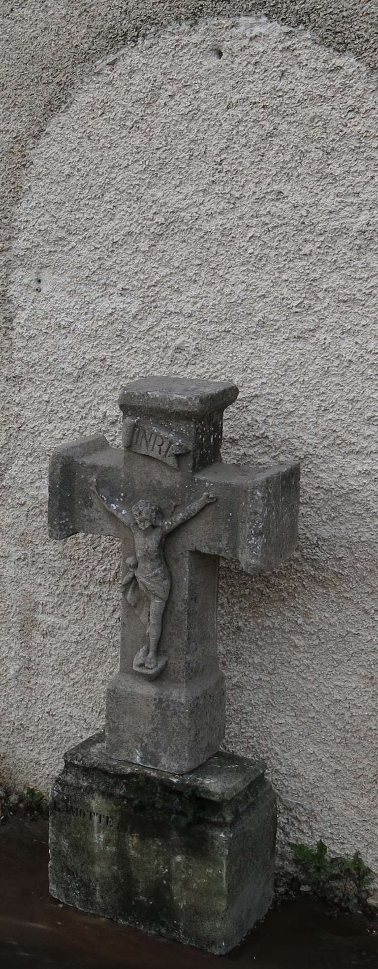 Winery Cross in Limestone from France, Symbolic, 18th Century For Sale 1