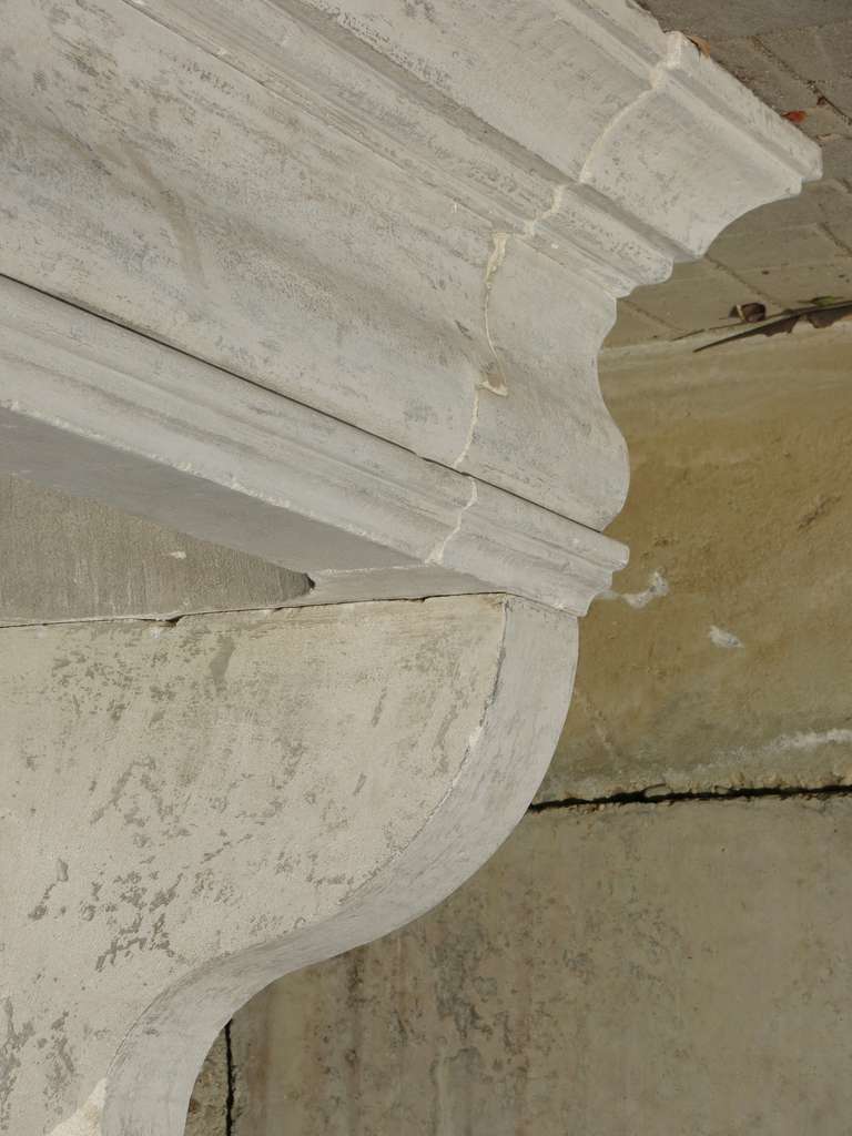 Louis XIII Fireplace in Limestone from Aix-en-Provence, France 3